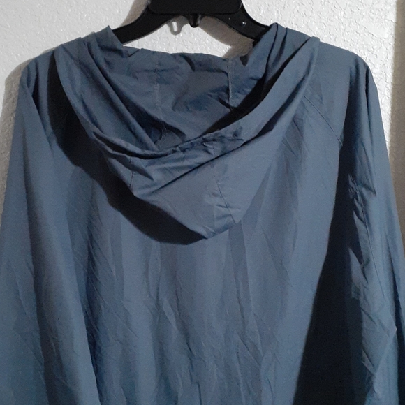 ASICS windbreaker w/hood, large - Picture 3 of 3